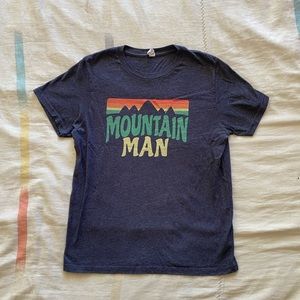 Mountain Man boys t shirt size medium.